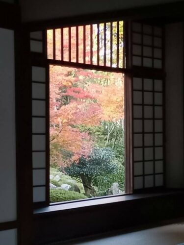 京都【源光庵】「迷いの窓」と「悟りの窓」から見る紅葉！