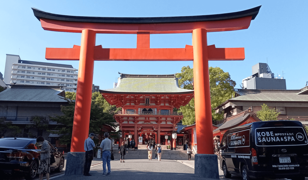 神戸【生田神社】縁結びや恋愛成就祈願で訪れたい日本最古のひとつといわれる神社!綺麗な切り絵御朱印もお楽しみ!│せつろぐ