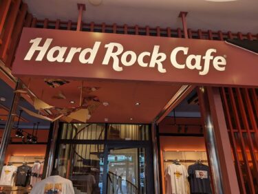 京都【ハードロックカフェ】Hard Rock Cafe京都が2024年2月26日にオープンしました。店内の様子や『京都限定商品』をご紹介します！
